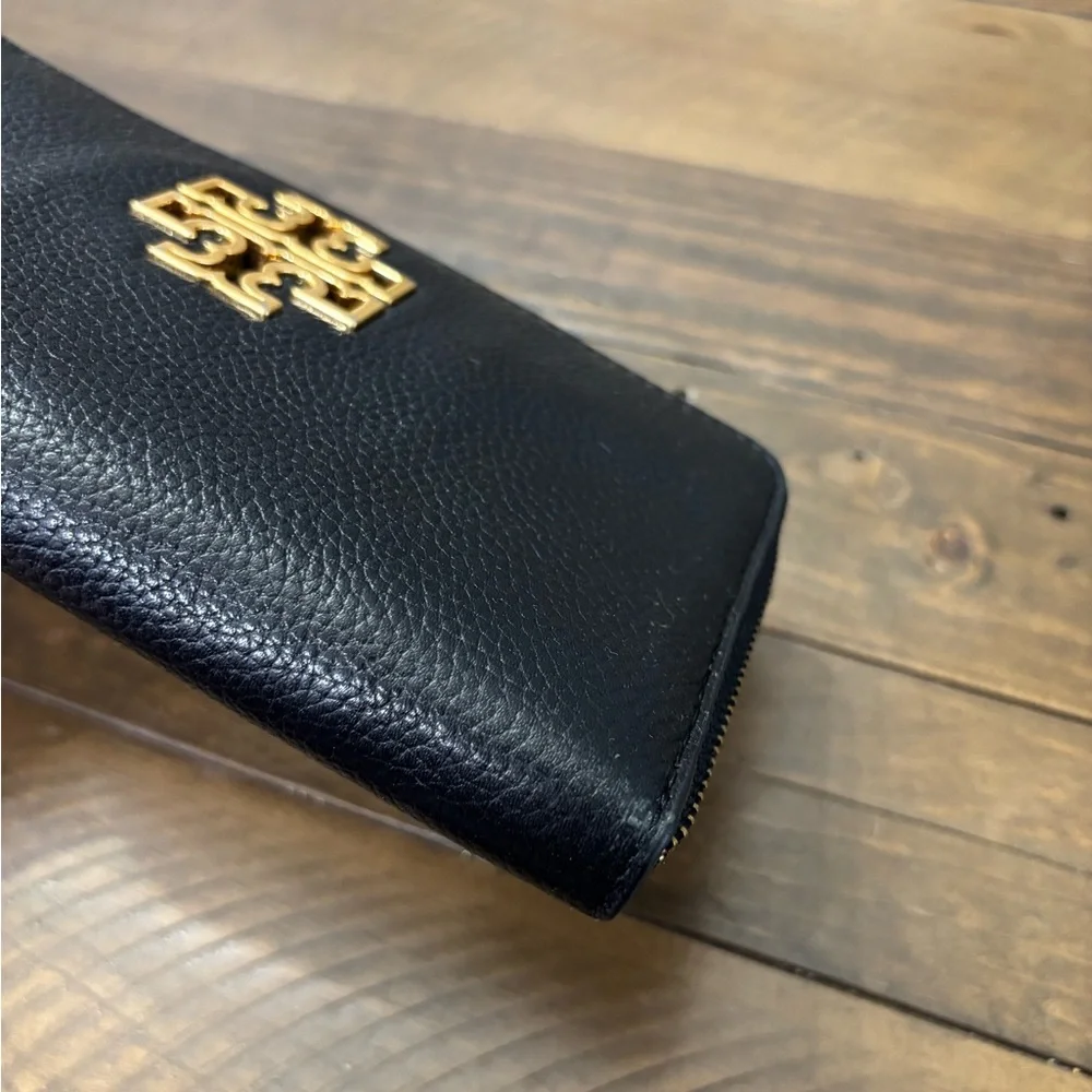 Tory Burch Britten Continental Zip Wallet in Black Leather